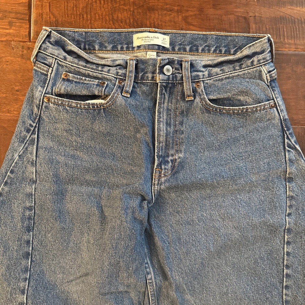 Abercrombie & Fitch Curve Love The Barrel Jean Mid Rise Medium Wash Size 27R - Picture 2 of 5